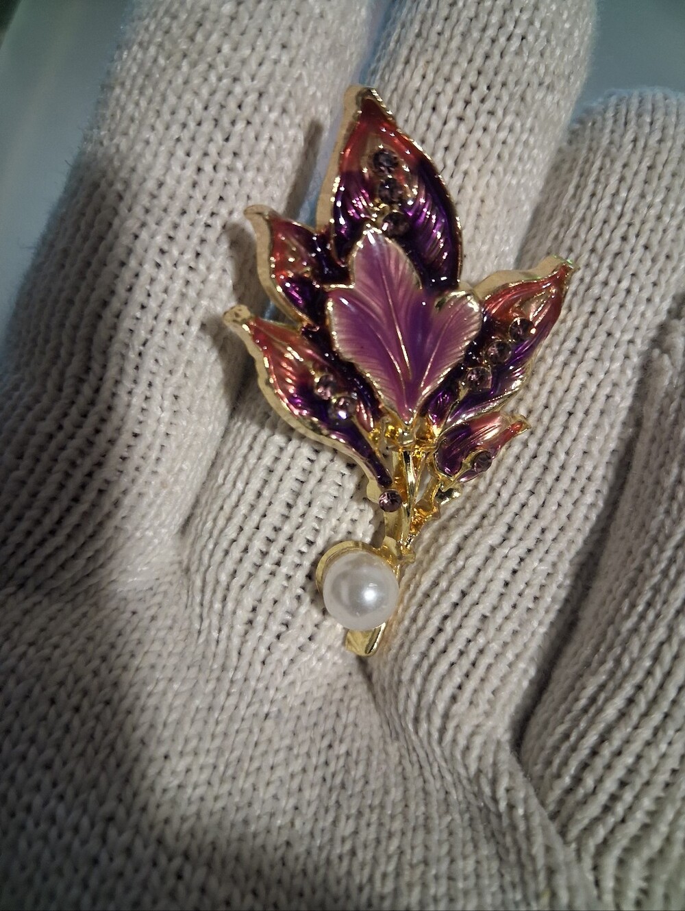 Gold Tone Leaf Brooch Pin Purple Enamel Faux Pearl Dangle Flowers & Plants